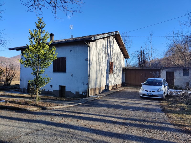 Casa Indipendente in Vendita a Alta Valle Intelvi, zona Pellio intelvi , 160'000&euro;, 106m²