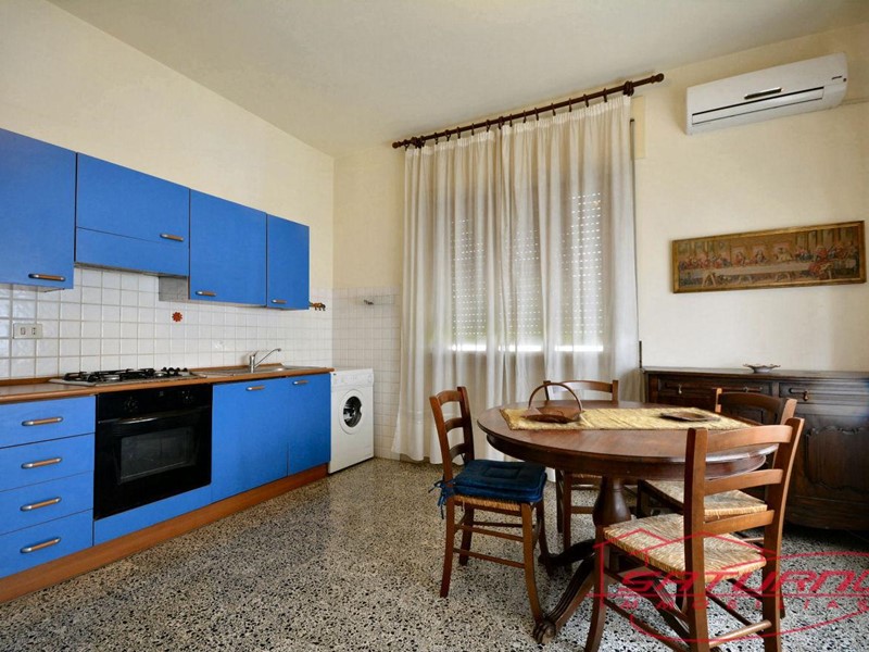 Villa in Vendita a Lucca, zona Vicopelago, 330'000€, 180 m²