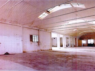 Capannone in Vendita a Massa, 350'000€, 650 m²