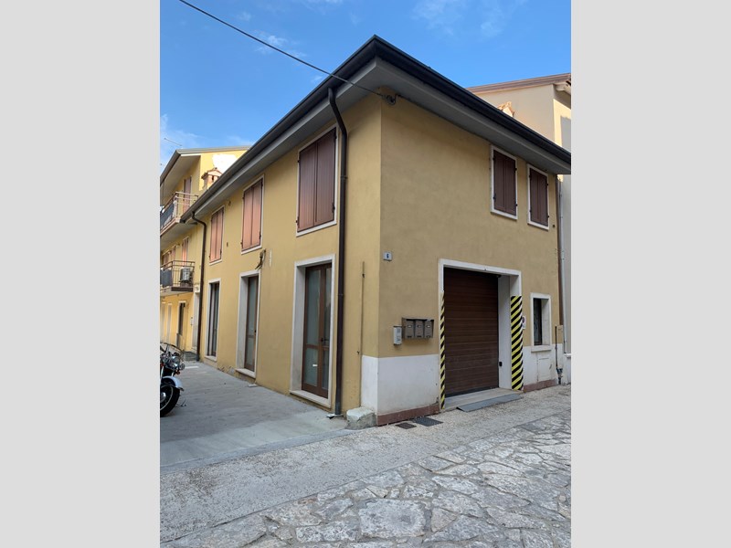 Trilocale in Affitto a Soave, zona CENTRO STORICO, 800&euro;, 65 m²