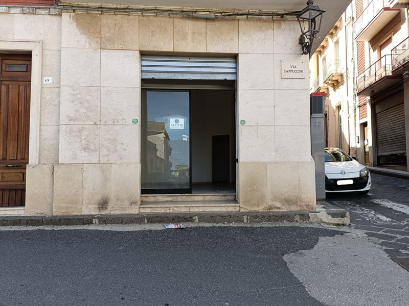 Attività commerciale in Vendita a Palazzolo Acreide, zona Via San Sebastiano, 350€, 30 m²