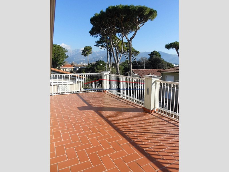 Trilocale in Vendita a Massa, zona Marina di Massa, 155'000&euro;, 50 m², arredato