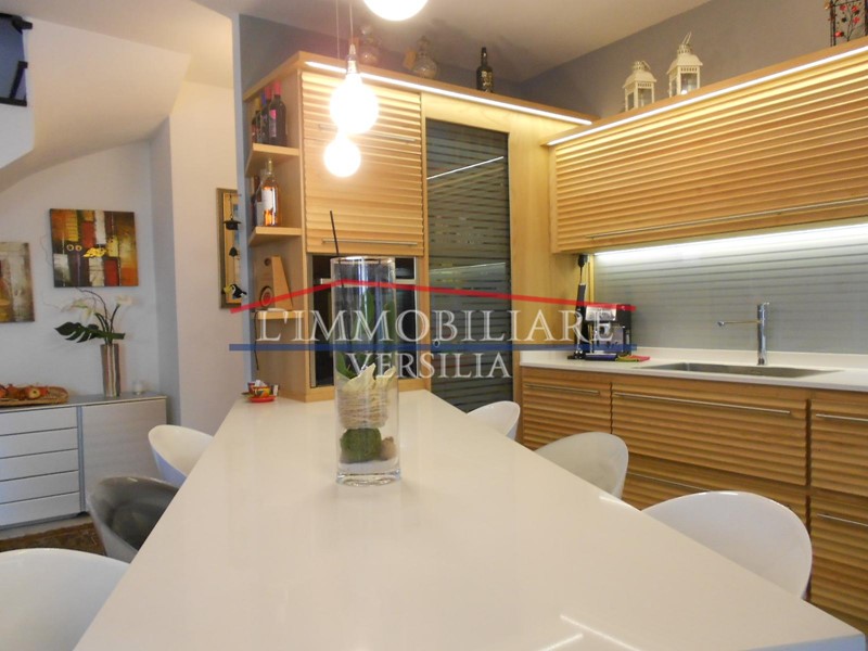 Appartamento in Vendita a Massa, zona Marina di Massa, 470'000€, 140 m², arredato
