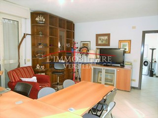 Ufficio in Vendita a Carrara, zona Nazzano, 110'000€, 70 m²