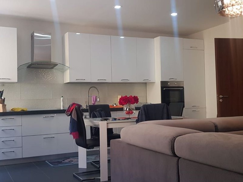 Trilocale in Vendita a Salerno, 175'000&euro;, 90 m²