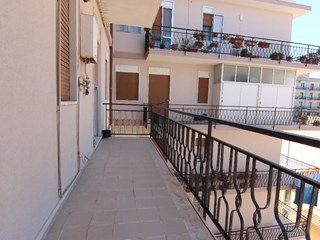 Appartamento in Vendita a Siracusa, zona Piazza della Provincia, 130'000&euro;, 150 m²