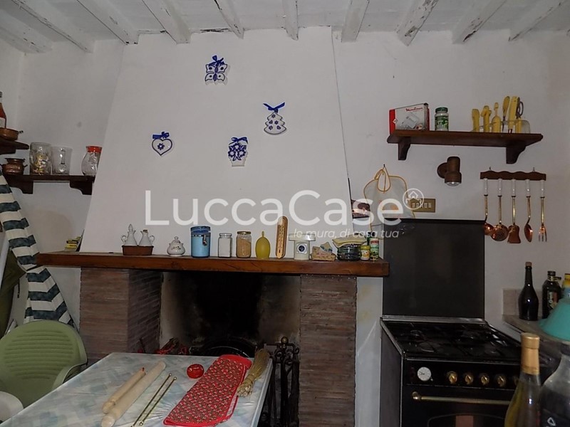 Casa Indipendente in Vendita a Pescaglia, zona Gello, 70'000€, 75 m²