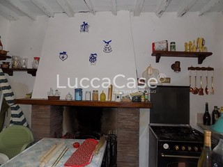 Casa Indipendente in Vendita a Pescaglia, zona Gello, 70'000€, 75 m²