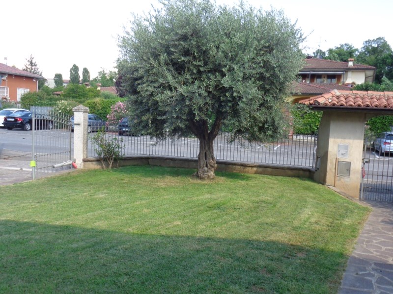 Villa bifamiliare in Vendita a Bedizzole, zona ponte s. marco, 380'000€, 235 m²