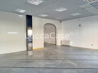 Ufficio in Affitto a Porcari, 750€, 90 m²