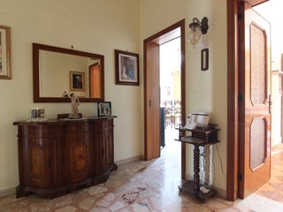 Trilocale in Vendita a Siracusa, zona viale Santa Panagia, 99'000&euro;, 132 m²