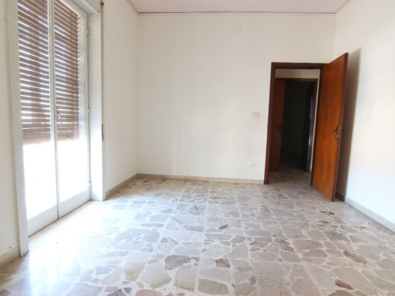 Appartamento in Vendita a Siracusa, zona Piazza della Provincia, 130'000&euro;, 150 m²