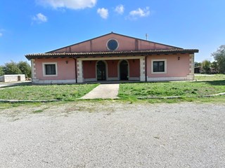 Attività commerciale in Vendita a Palazzolo Acreide, zona contrada cugnarelli, 600'000€, 500 m²