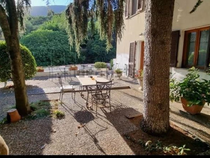 Villa in Vendita a Calci, 349'000€, 265 m²