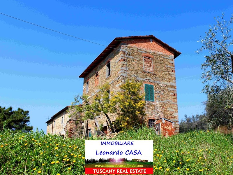 Casale in Vendita a Vinci, 180'000€, 270 m²