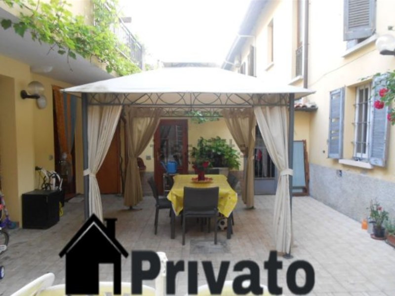 Casa Indipendente in Vendita a Milano, zona baggio, 680'000€, 500 m², arredato