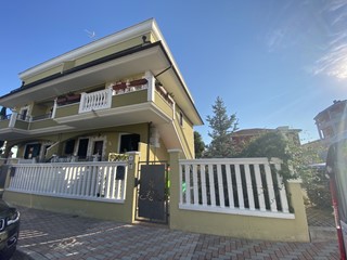 Villa in Vendita a Cepagatti, 195'000€, 150 m²