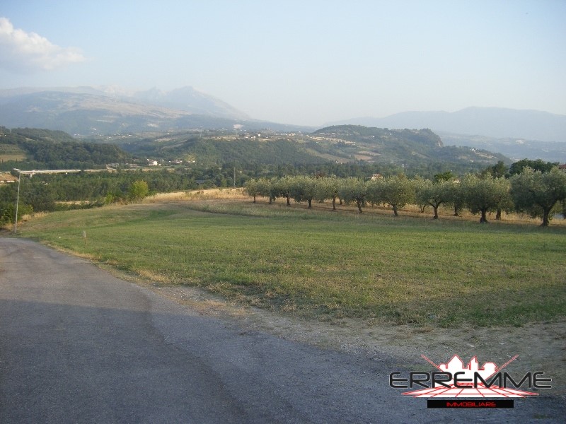 Terreno edificabile in Vendita a Rosciano, 60'000€, 2388 m²