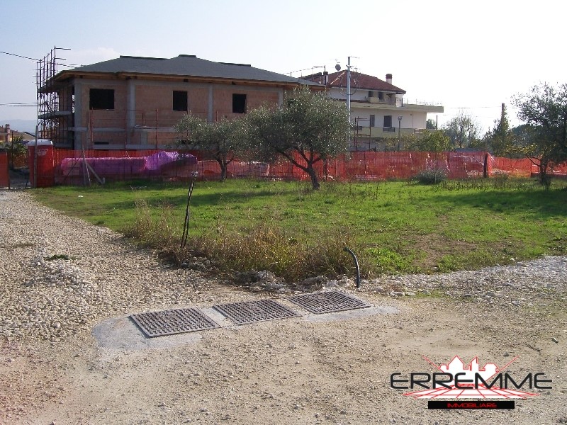 Terreno edificabile in Vendita a Rosciano, 70'000€, 848 m²