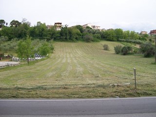 Terreno edificabile in Vendita a Rosciano, 2630 m²