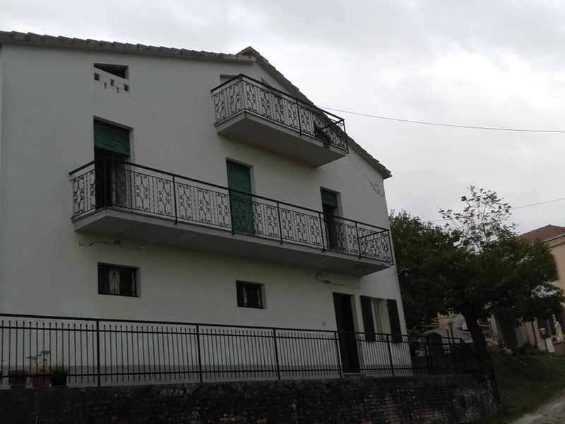 Casale in Vendita a Loreto Aprutino, 110'000€, 160 m²