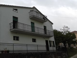 Casale in Vendita a Loreto Aprutino, 110'000€, 160 m²