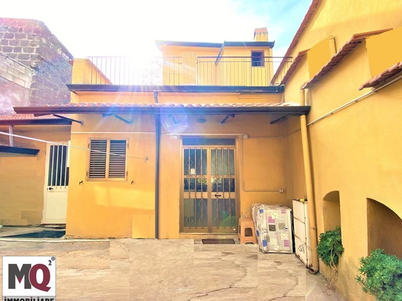 Casa Indipendente in Vendita a Carinola, zona Casanova, 75'000€, 110 m²