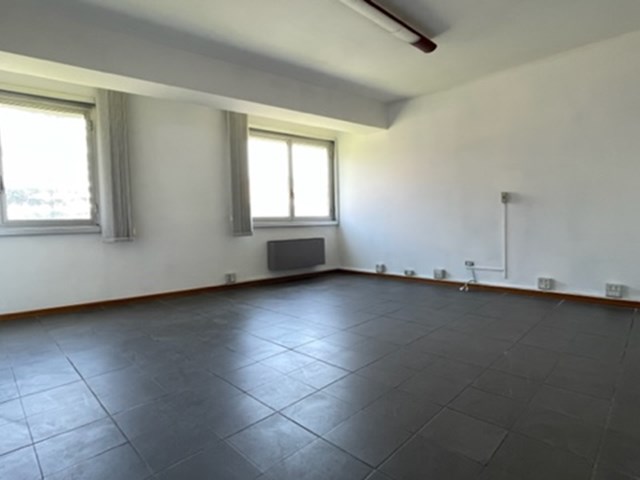 Ufficio in Affitto a Perugia, zona Ellera Umbra, 450€, 60 m²