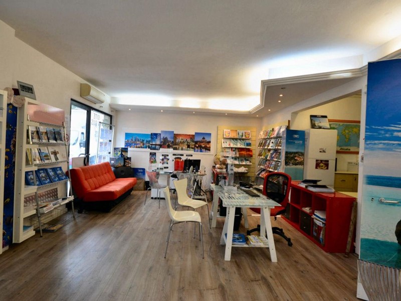 Immobile commerciale in Vendita a Lucca, zona Sant'Anna, 150'000€, 72 m²