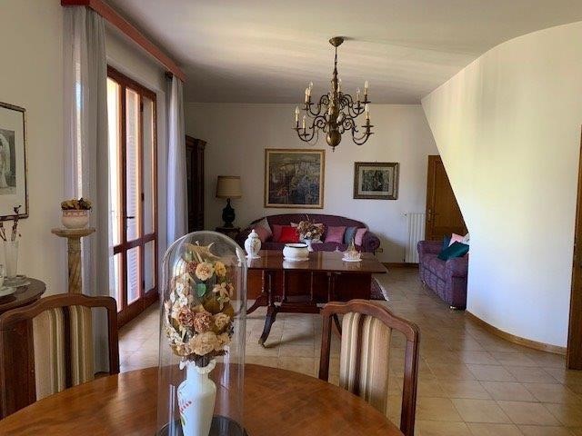 Casa Indipendente in Vendita a Vinci, zona Spicchio, 600'000€, 200 m², con Box