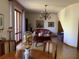Casa Indipendente in Vendita a Vinci, zona Spicchio, 600'000€, 200 m², con Box