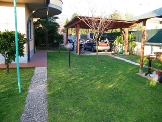 Villa in Vendita a Montignoso, 520'000€, 160 m²