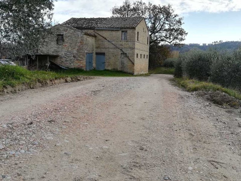 Casa Indipendente in Vendita a Petritoli, 100'000€, 140 m²
