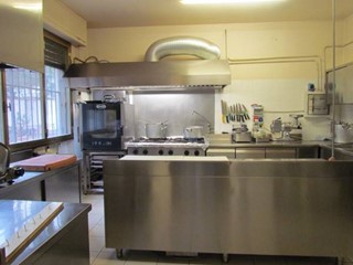 Attività commerciale in Vendita a Lucca, zona Arancio, 240'000€, 200 m², arredato