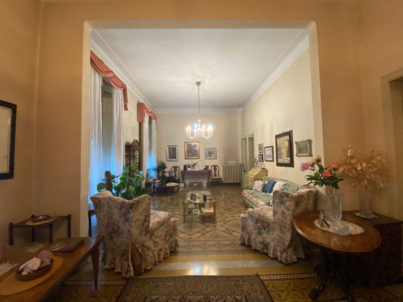 Casa Indipendente in Vendita a Lucca, zona Borgo Giannotti, 1'100'000€, 600 m², arredato, con Box