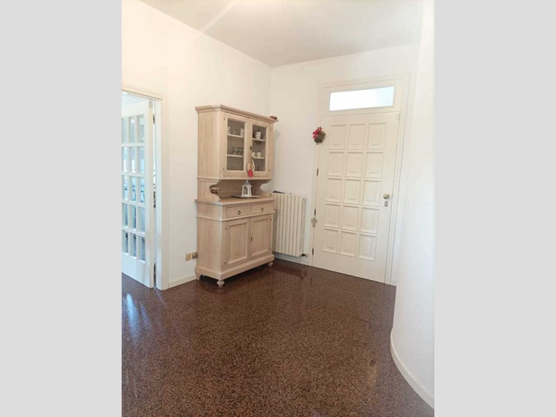 Appartamento in Vendita a Castorano, 99'000€, 193 m², con Box