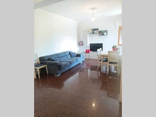 Appartamento in Vendita a Castorano, 99'000€, 193 m², con Box