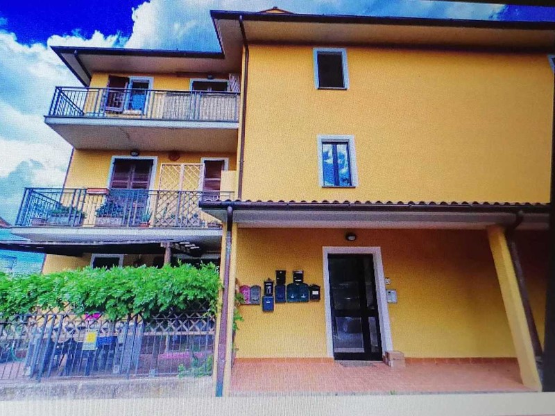 Trilocale in Vendita a Montepulciano, zona Gracciano, 85'000€, 60 m², arredato, con Box