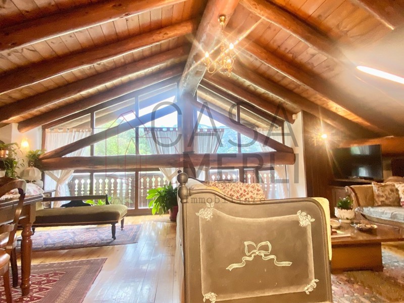 Casa Semi Indipendente in Vendita a Aymavilles, 350'000&euro;, 220 m², con Box