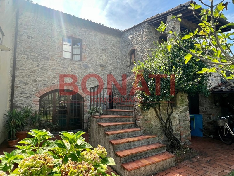 Casa Indipendente in Vendita a Ameglia, zona Centro, 770'000&euro;, 315 m², con Box