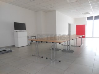 Ufficio in Affitto a Cassola, 800€, 109 m²