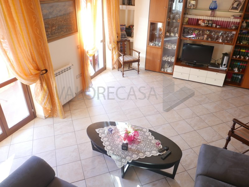 Casa Semi Indipendente in Vendita a Carrara, zona Avenza, 320'000€, 180 m²