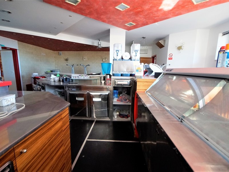 Immobile commerciale in Vendita a Martinsicuro, 220'000€, 156 m², arredato