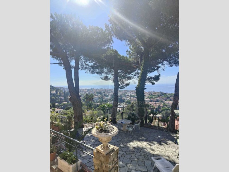 Casa Indipendente in Vendita a Bordighera, 1'300'000€, 165 m², con Box
