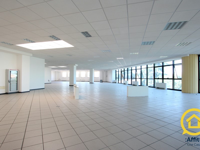 Ufficio in Affitto a Cesena, zona Centrale, 4'200€, 600 m²