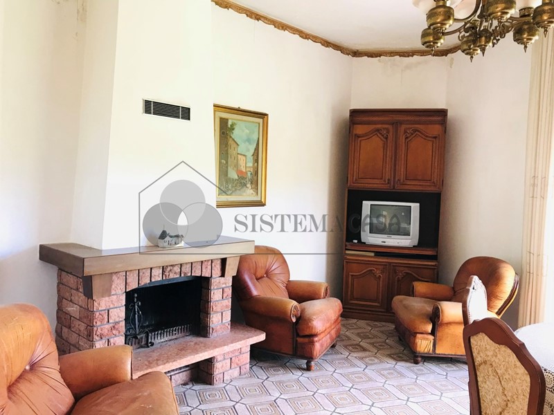 Casa Semi Indipendente in Vendita a Follo, 79'000€, 90 m²
