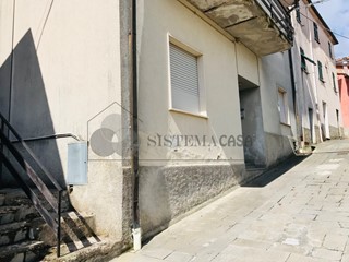 Casa Semi Indipendente in Vendita a Follo, 79'000€, 90 m²