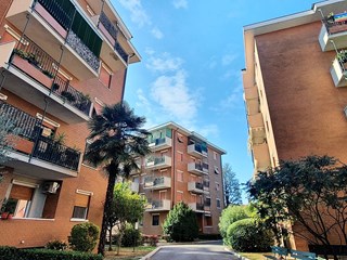 Trilocale in Vendita a Brugherio, zona San Damiano, 180'000€, 75 m²