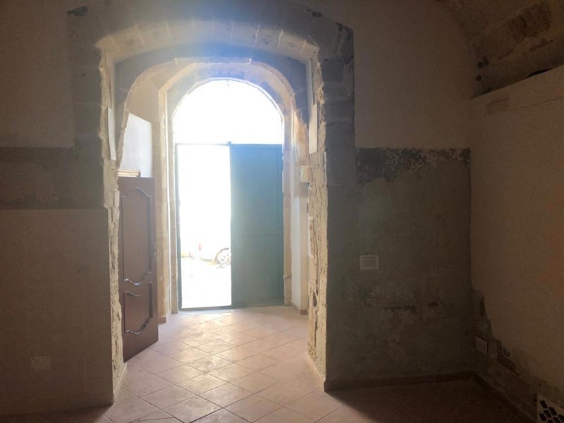 Ufficio in Vendita a Canosa di Puglia, 23'000€, 60 m²