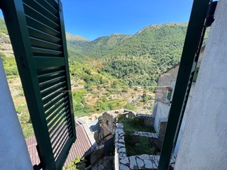 Casa Semi Indipendente in Vendita a Montalto Carpasio, 95'000€, 165 m²